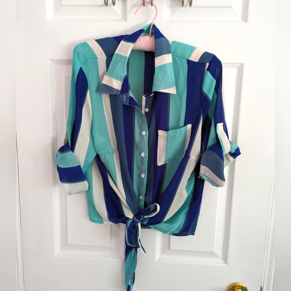 Women's lightweight button-up Ricki's top